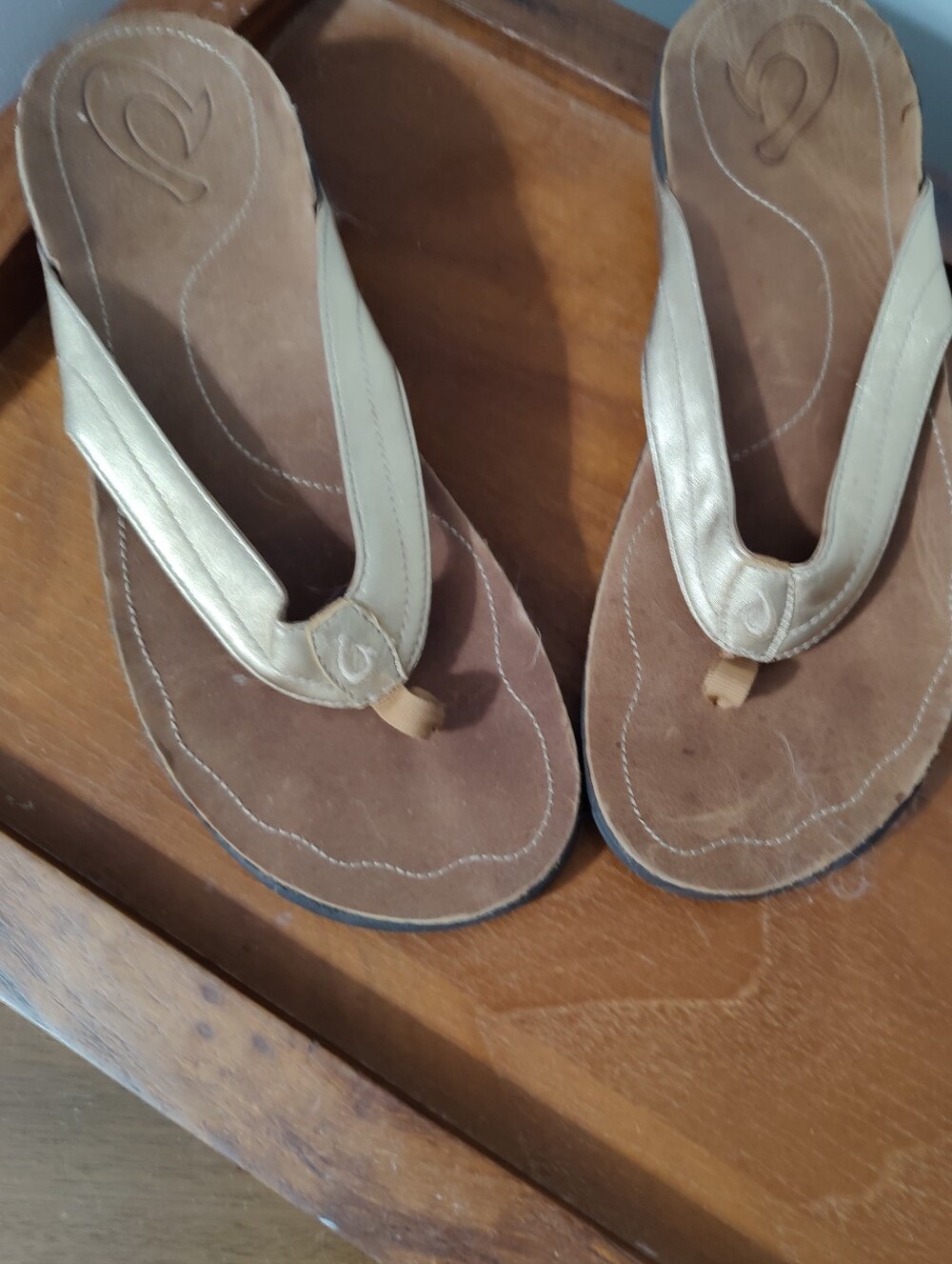 OluKai Strappy Paniolo matte Gold Slides Flips Flops waterproof Embroidery